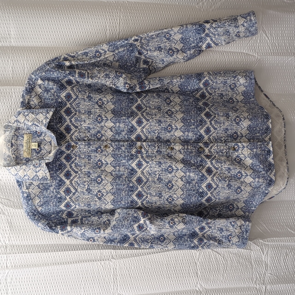 Cabela's Women's Blue and Cream Patterned Shirt
